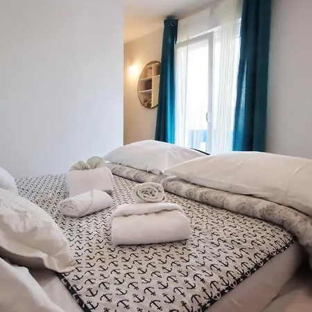Апартаменты Deanna Luxury With Rooftop Terrace *